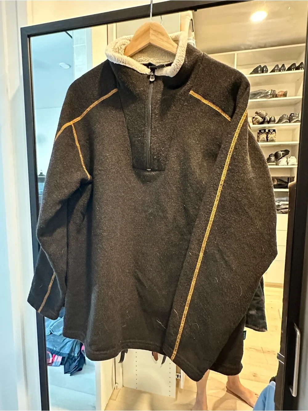 Kuhl Men’s Brown Zip-Up Sweater with Cream Sherpa Collar